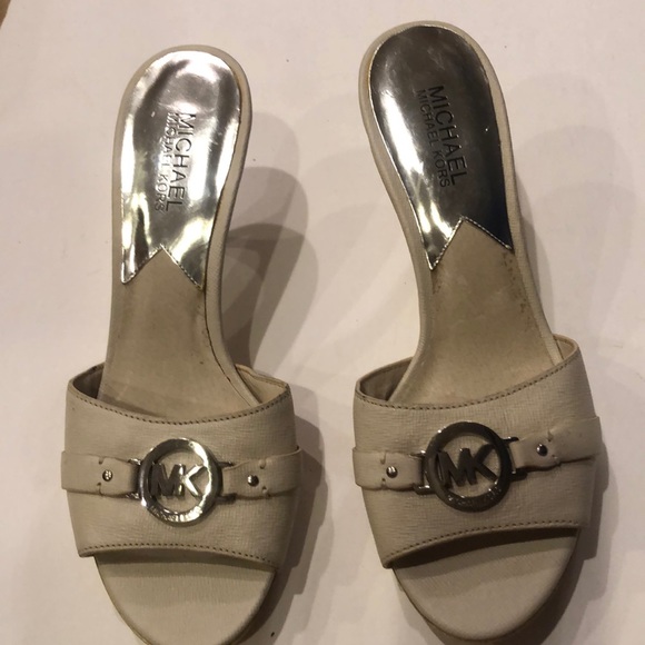 New  Michael kore sandal 💕 - Picture 1 of 7